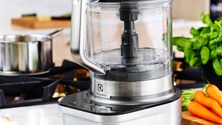 Food Processor på køkkenbordet