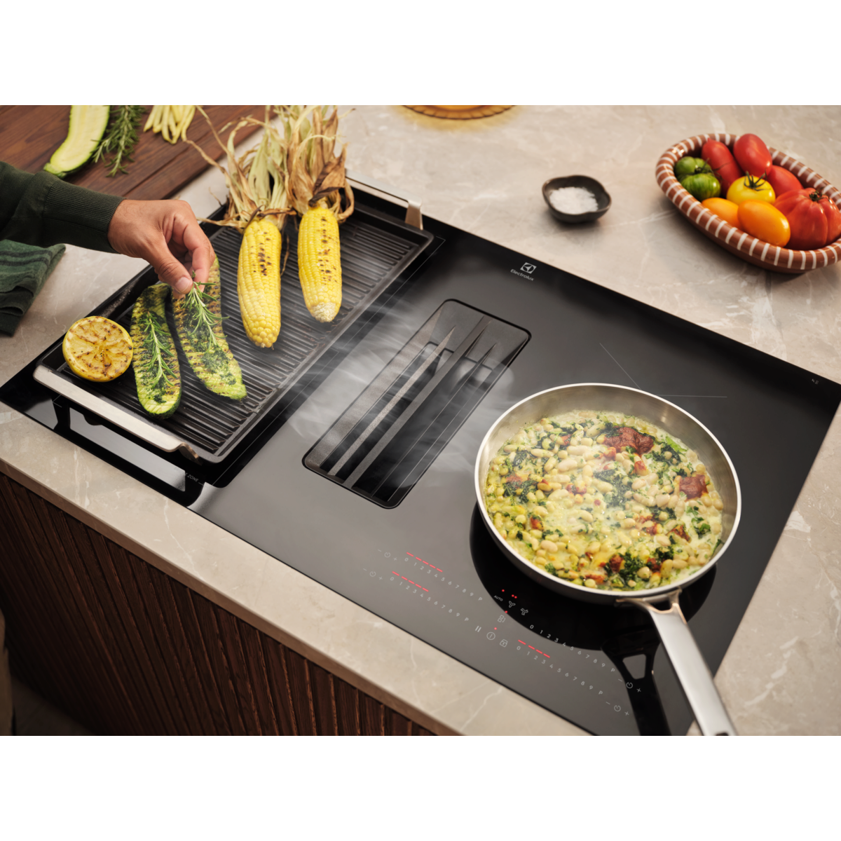 Electrolux - Induktionskogeplade m/integreret emhætte - HHOB860C