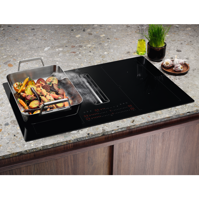 Electrolux - Induktionskogeplade m/integreret emhætte - HHKB870S