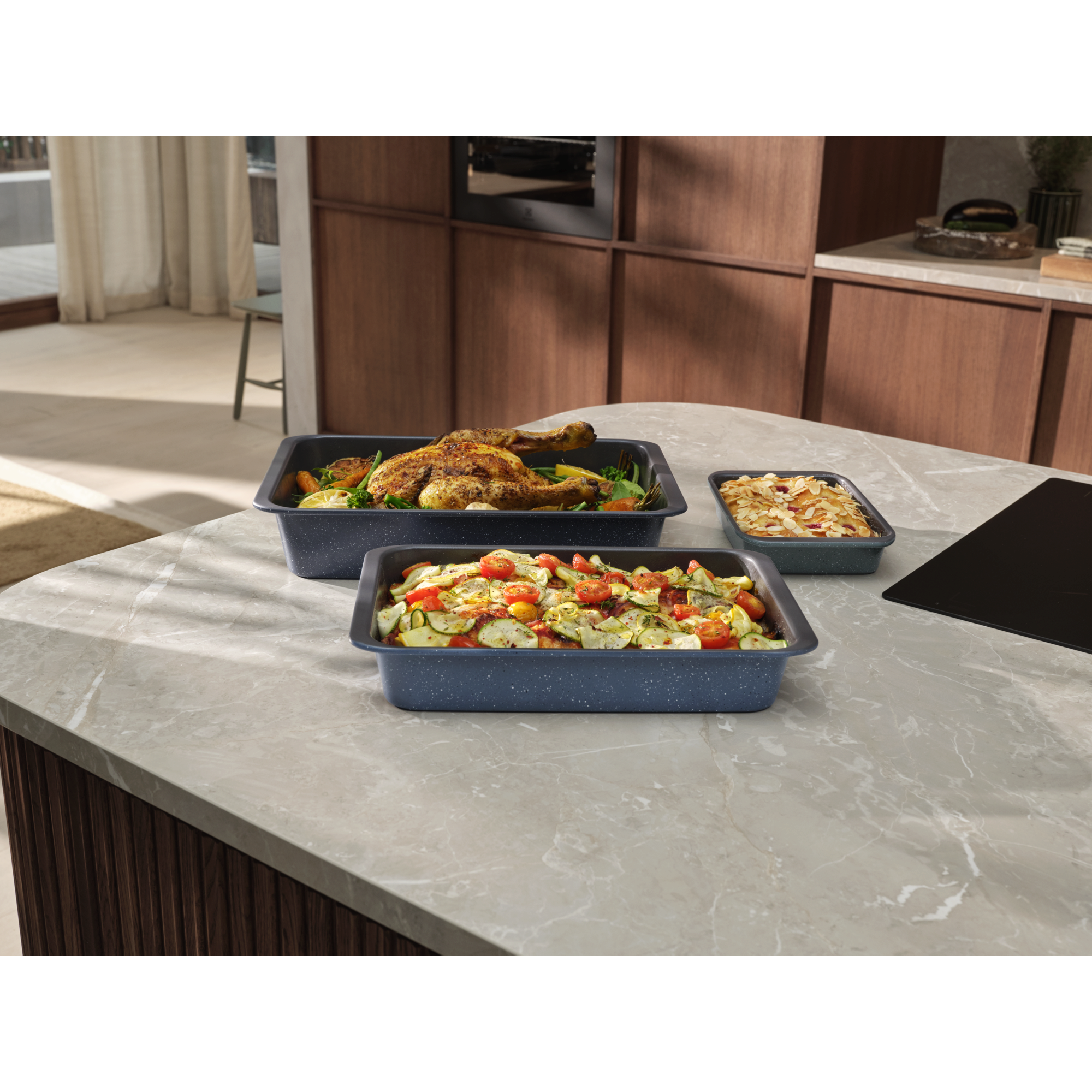 Versatile, non-stick Easy2Clean Rectangular 3-Pan Set.