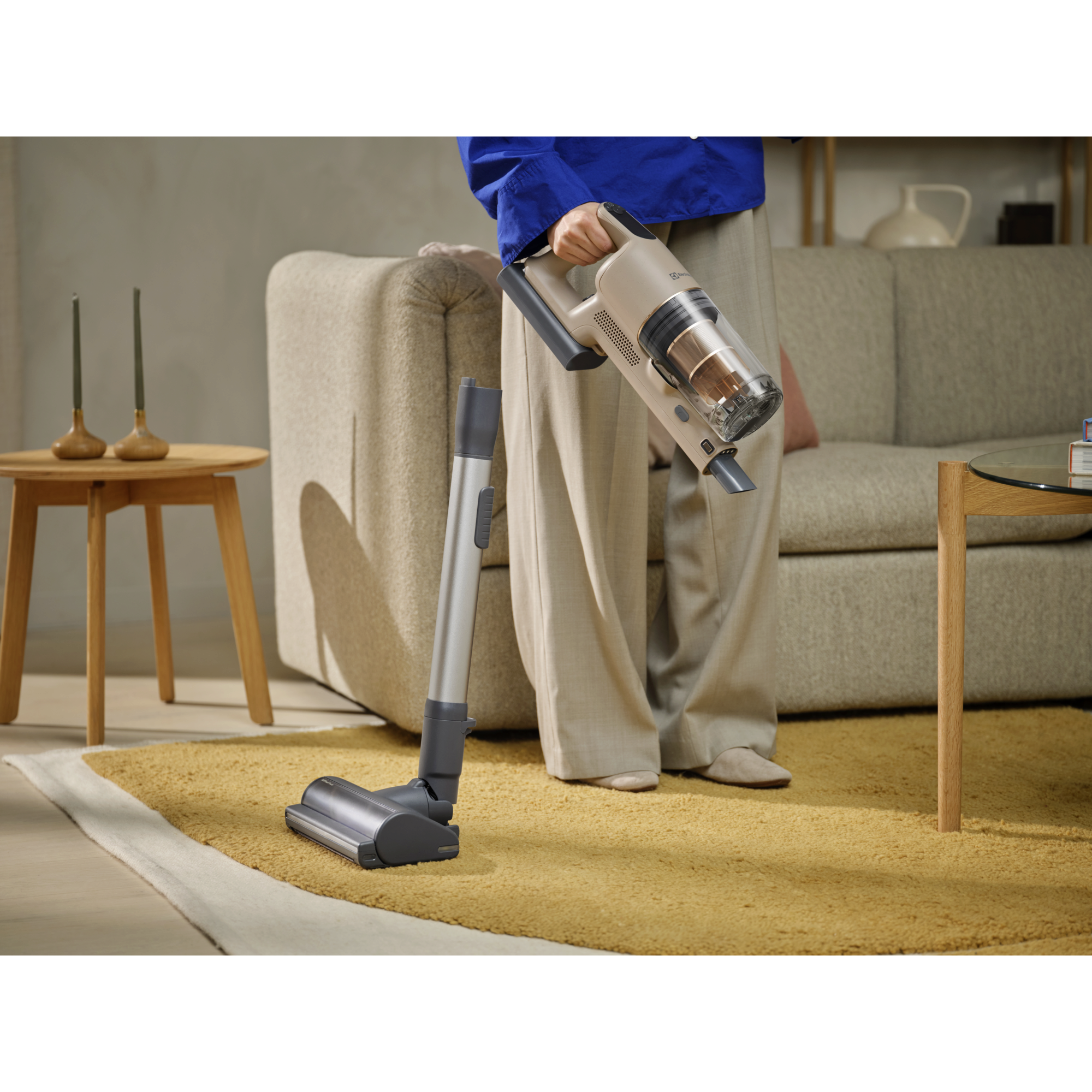 Easily switch to handheld – the main unit stays upright on its own