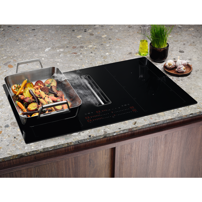Electrolux - Induktionskogeplade m/integreret emhætte - HHOF875S