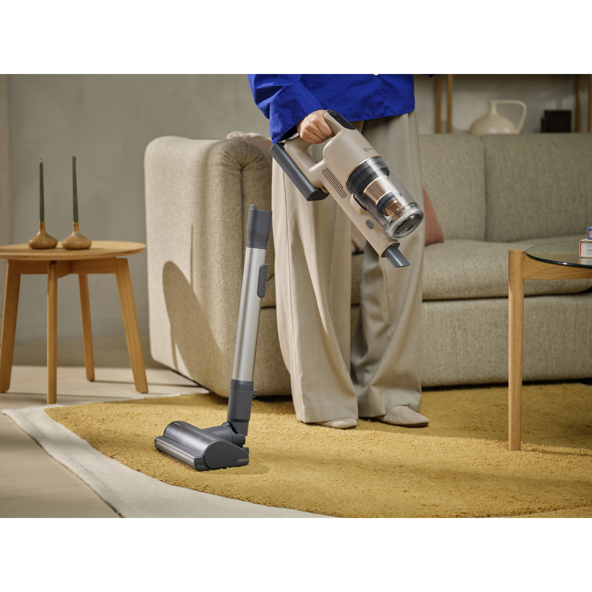 Easily switch to handheld – the main unit stays upright on its own