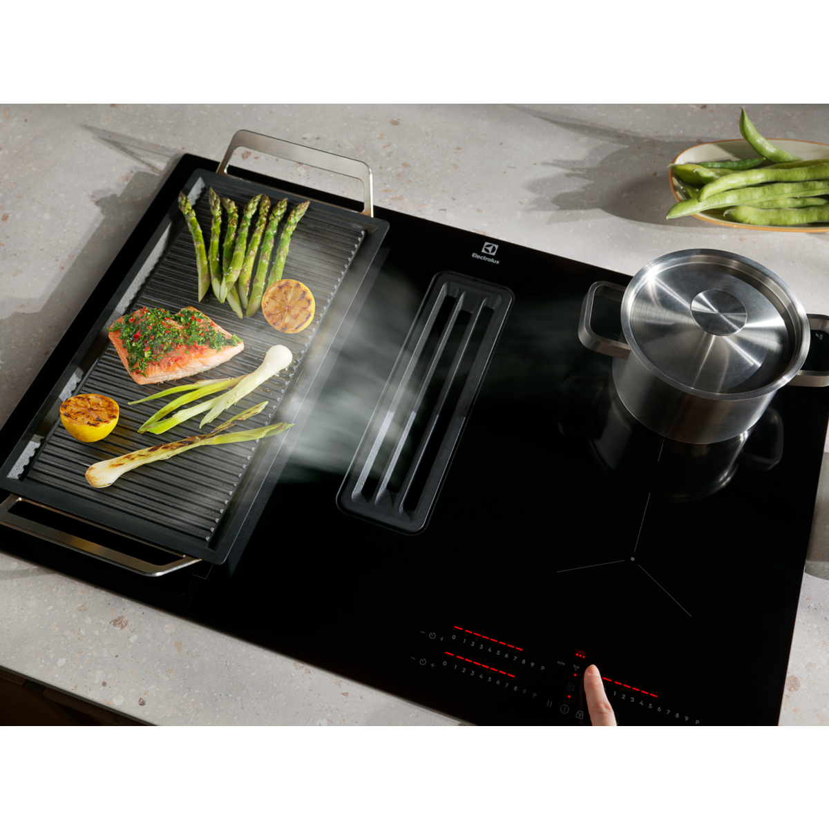 Electrolux - Induktionskogeplade m/integreret emhætte - HHOB862S
