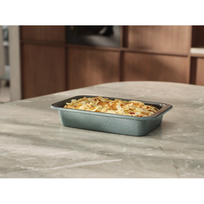 Product in use, filled with raspberry cake