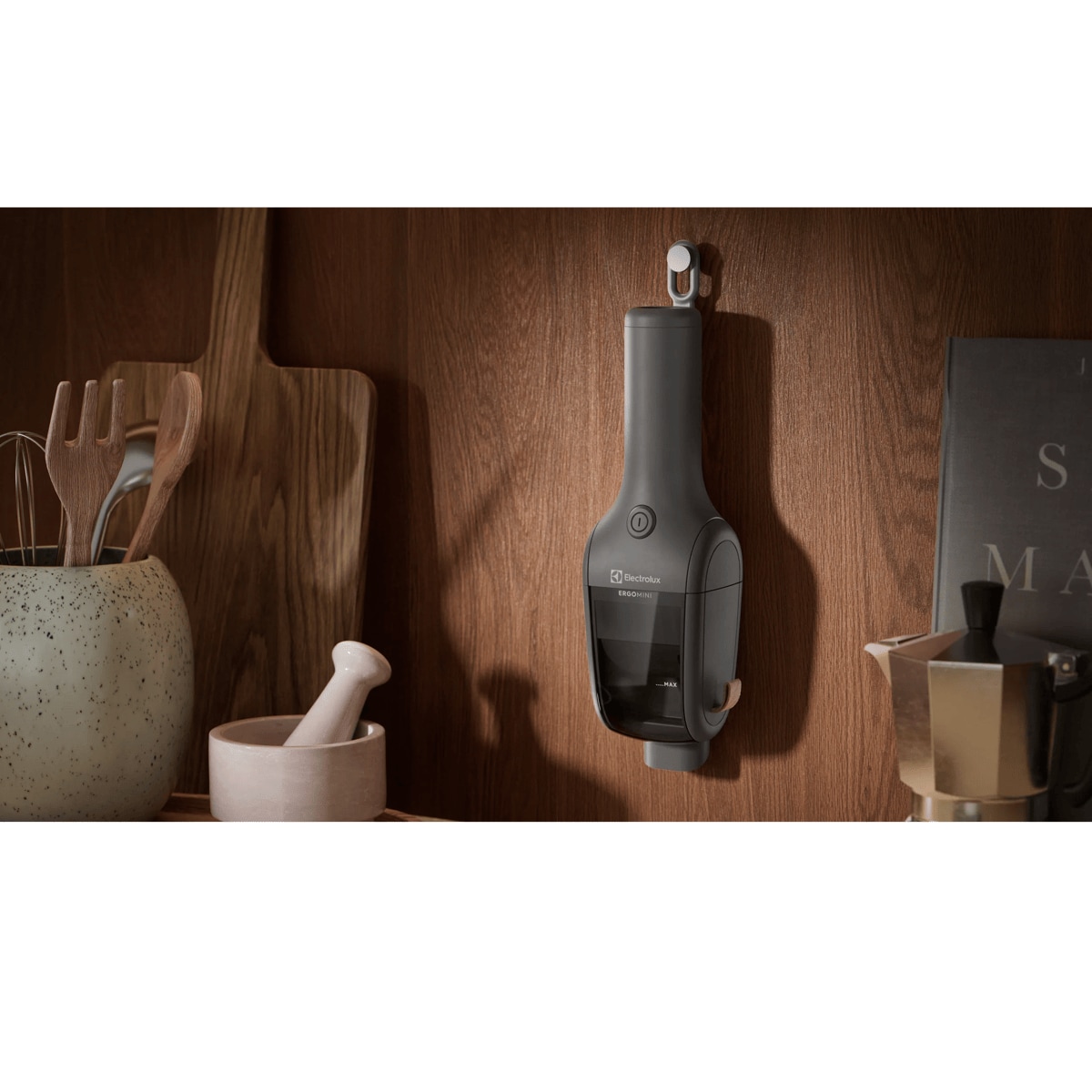 Powerful and practical handheld cleaner weighing just 0,55kg