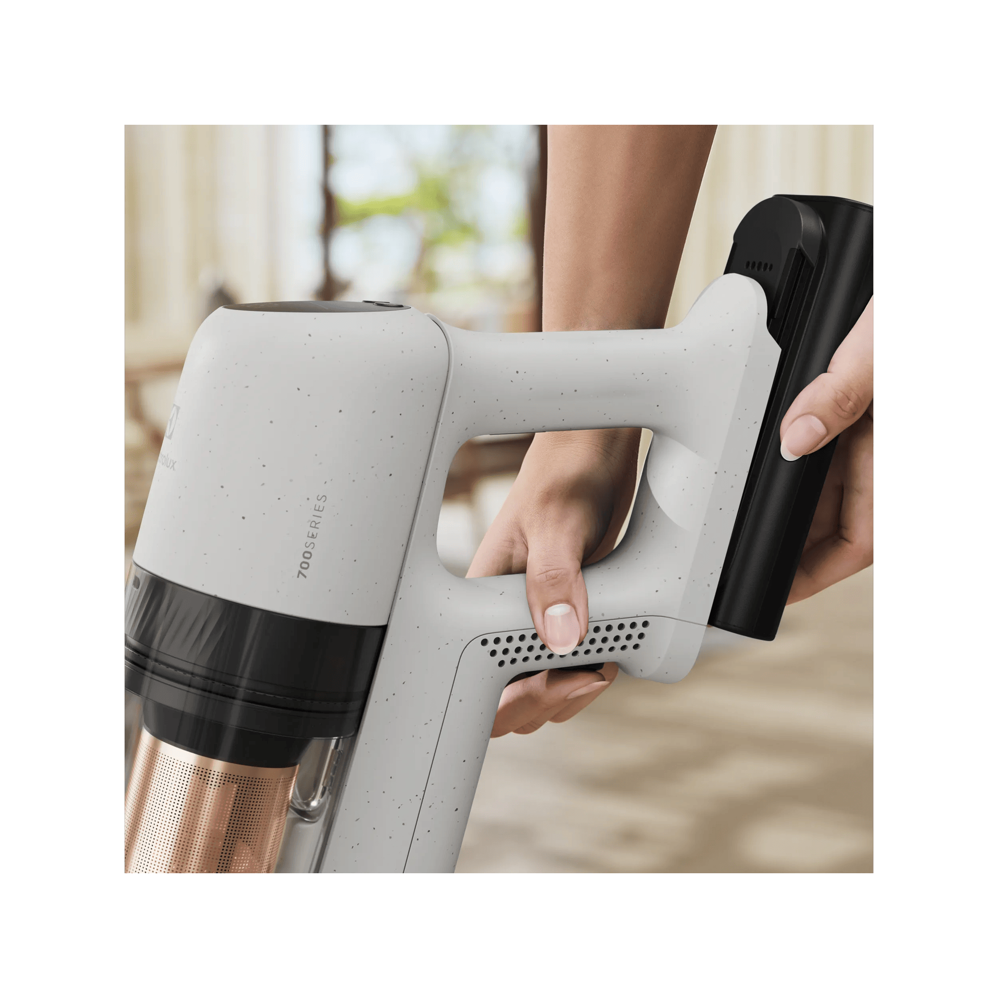 Battery-powered hand unit with compact design for easy portability and simple use.