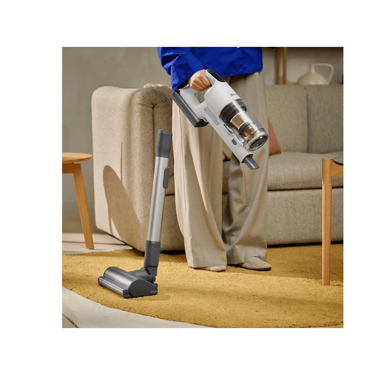 Easily switch to handheld – the main unit stays upright on its own