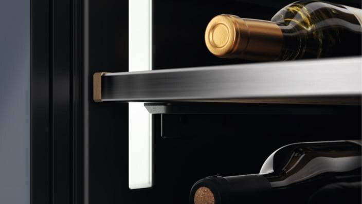 Vin i elegant køleskab