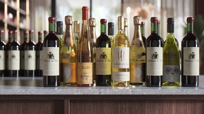 Vinflasker på køkkenbordet