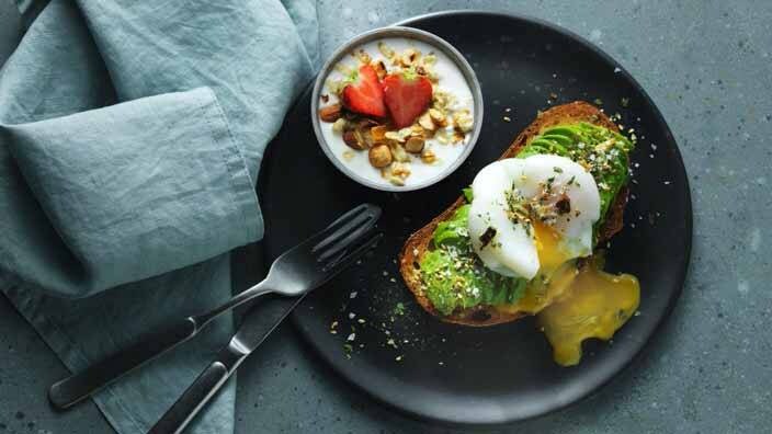 Farverig mad i stegepande