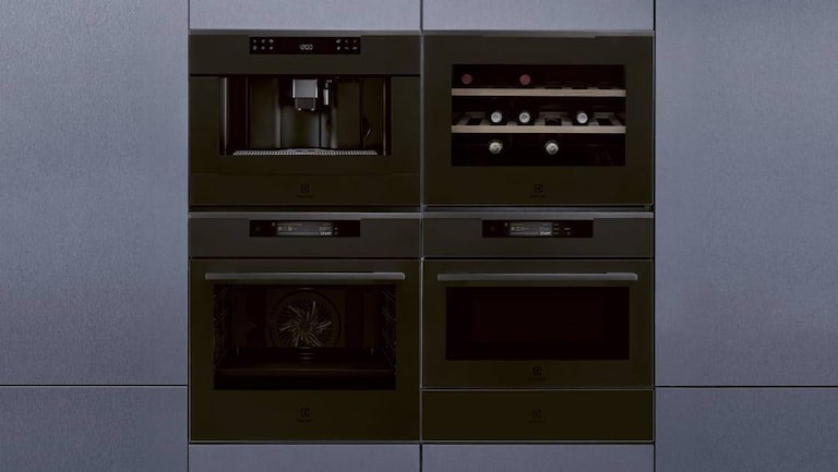 Vinkøleskab og kaffemaskine