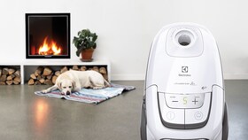 Electrolux UltraSilencer Zen gør rent i køkkenet