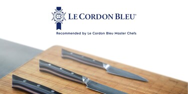 knifes on chopping board