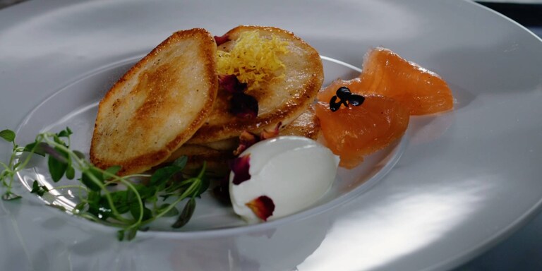 Blinis med røget laks