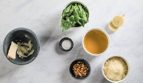 ingredienser til pesto