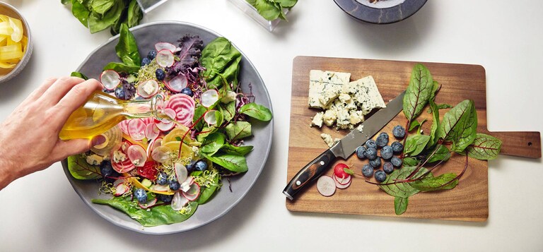 Salat med blåbær, rødbeder og skimmelost