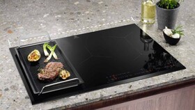 Induktionskogeplade installeret i bord