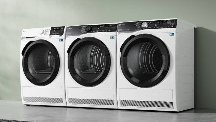 Tre forskellige Electrolux-tørretumblere ved siden af hinanden