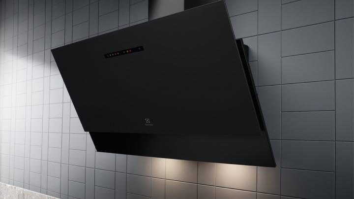 Emhætte monteret på en væg.