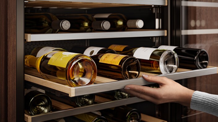 Nærbillede af vinkøleskab